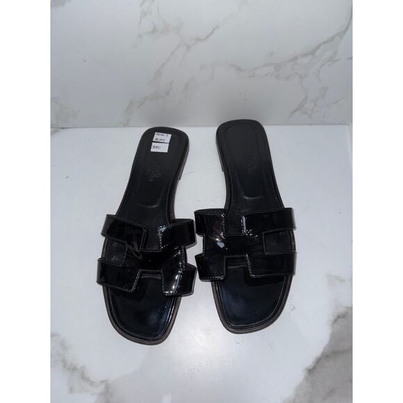 Hermès Oran Patent Leather Sandals Size 37.5 - Picture 1 of 4